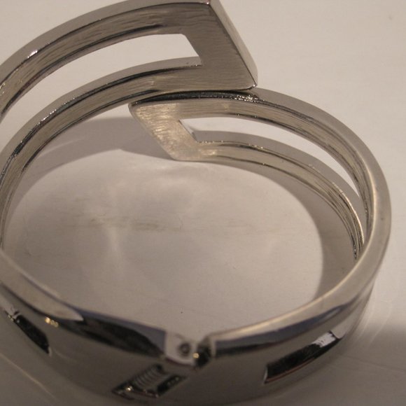 Faux Polished Silver Abstract Bangle Spring Hinge Bracelet Modern Twist Cuff - Picture 12 of 15